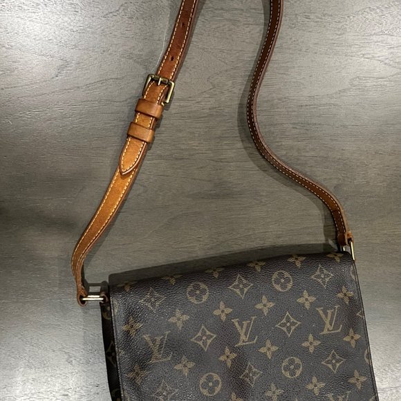 Louis Vuitton Musette Tango - Picture 3 of 10